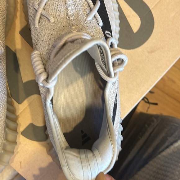 Unisex shoes sneakers adidas Yeezy - Picture 3 of 4